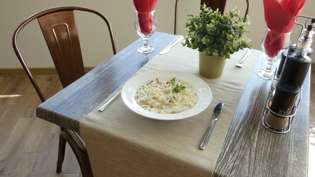Court Inn Panagyurishte Bagian luar foto